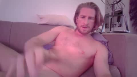 hereforit310 online show from December 10, 9:43 pm