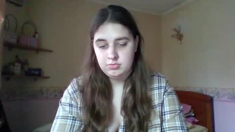 hess_luna_ online show from November 12, 10:17 am