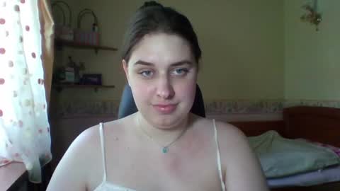 hess_luna_ online show from June 8, 9:10 am
