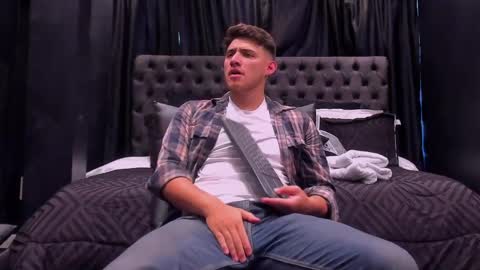 heteros men online show from April 7, 7:27 pm