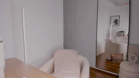 hi my name is Eva. online show from February 18, 3:31 pm