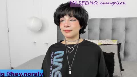 Snapshot of hey_noraly chatting on February 10, 4:41 am Noraly  online show from February 10, 4:41 am