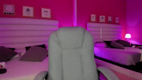 hilary_tailor online show from September 16, 11:23 am