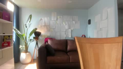 Hinnata online show from November 30, 6:15 pm