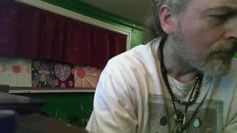 hippiedad333 online show from March 5, 1:25 am