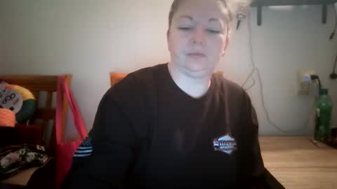Snapshot of hippihope420 chatting on October 23, 12:50 pm Bella online show from October 23, 12:50 pm