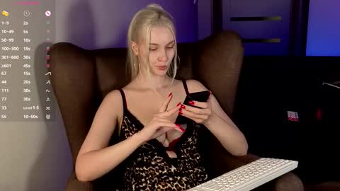 Mary online show from October 3, 5:43 pm