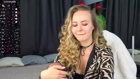 Snapshot of hloya_jons chatting on October 22, 1:09 am Ksenia online show from October 22, 1:09 am