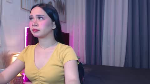 hoelymolly online show from February 3, 9:13 am