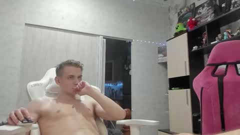 Extaz  Athrey  Howard online show from September 11, 5:58 pm