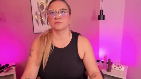 Hollie online show from October 30, 12:17 pm