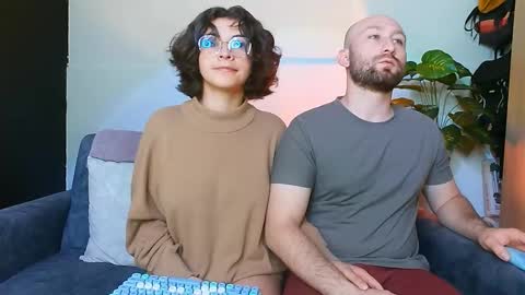 Holly and Honey online show from October 14, 10:35 pm