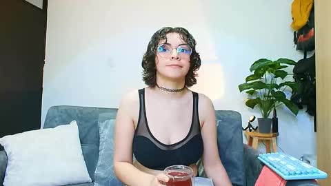 Holly and Honey online show from September 29, 10:20 pm