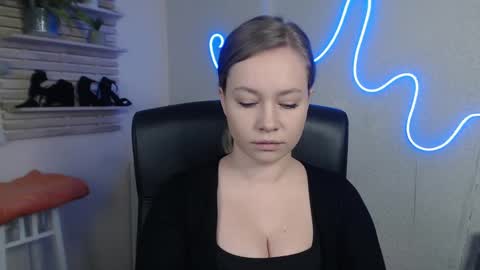 Holly online show from February 27, 12:57 am