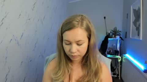 Holly online show from September 18, 6:34 pm