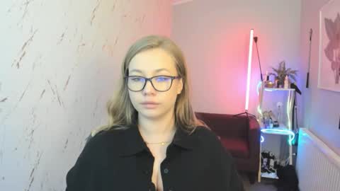 Holly online show from October 8, 7:42 pm