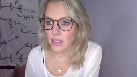 holly_bourbon online show from October 14, 7:39 pm