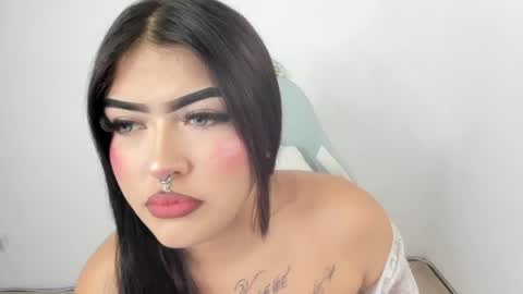Holly online show from May 20, 6:58 pm