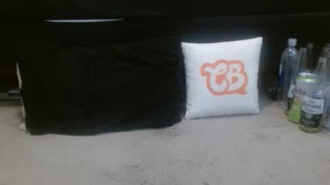 Holly Hawkes online show from March 21, 11:30 pm