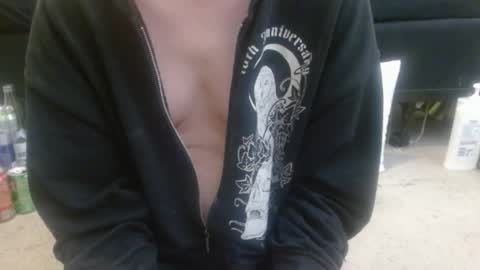 Holly Hawkes online show from March 6, 1:37 am