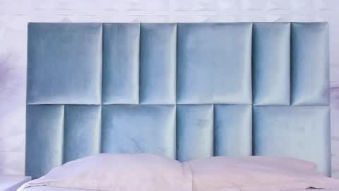 hollypeach_ online show from May 12, 8:29 pm