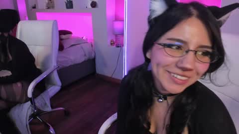 hollypeach_ online show from April 13, 8:02 pm