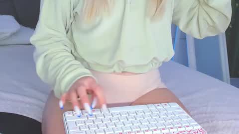 HollyTaillor online show from January 9, 6:41 am