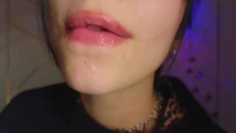 holly online show from November 15, 4:03 am