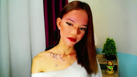 holy_maxine online show from January 14, 9:39 am