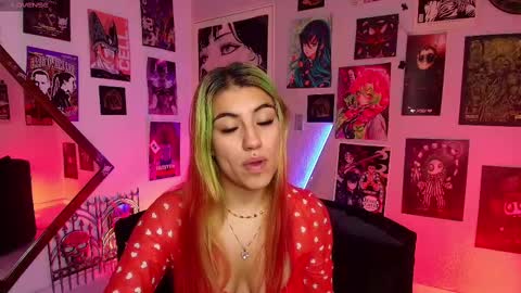 Snapshot of holyeva chatting on February 16, 10:54 pm   online show from February 16, 10:54 pm