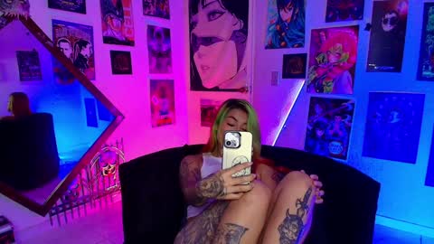 Snapshot of holyeva chatting on February 4, 11:59 pm   online show from February 4, 11:59 pm
