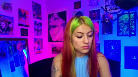 Snapshot of holyeva chatting on December 6, 12:51 am   online show from December 6, 12:51 am