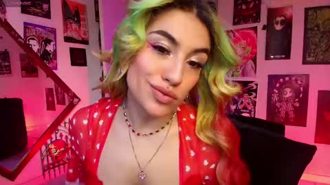 Snapshot of holyeva chatting on February 18, 9:20 pm   online show from February 18, 9:20 pm