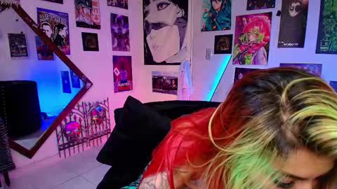Snapshot of holyeva chatting on February 9, 7:52 pm   online show from February 9, 7:52 pm