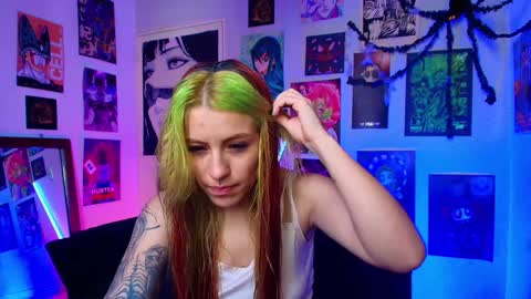 Snapshot of holyeva chatting on December 1, 8:55 pm   online show from December 1, 8:55 pm