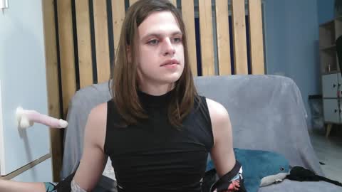 Honelints boyblonde hair AsterMIntfemboybrown hair online show from January 9, 11:34 pm