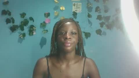Snapshot of honey_bug2 chatting on October 22, 4:04 am Queen online show from October 22, 4:04 am