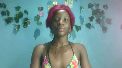 Snapshot of honey_bug2 chatting on October 21, 3:44 am Queen online show from October 21, 3:44 am