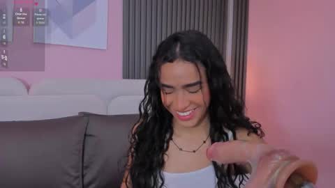 honey_sofii_ online show from October 2, 12:04 pm