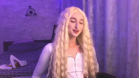 honey_sunset online show from September 9, 4:29 pm