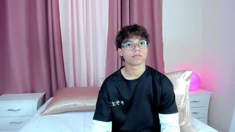 honeymoon_sariel online show from December 1, 9:02 pm