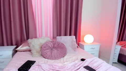 Snapshot of honeymoon_sariel chatting on October 16, 7:56 pm honeymoon_sariel online show from October 16, 7:56 pm