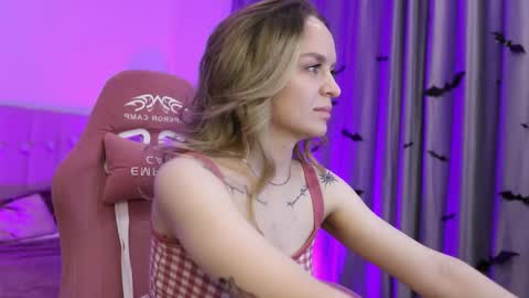 honeyshhh online show from October 22, 1:35 pm