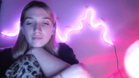 honeyveil online show from March 17, 5:51 pm