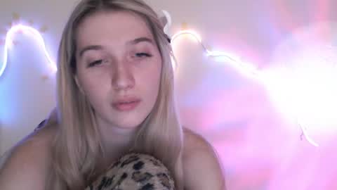 honeyveil online show from May 26, 12:22 pm