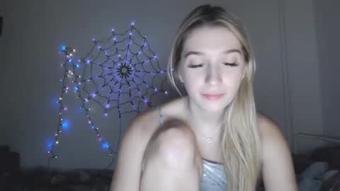 honeyveil online show from November 20, 3:42 pm