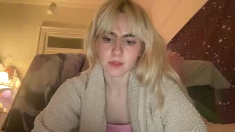 Snapshot of honeyxlimbed chatting on January 12, 2:03 am Emi Rose online show from January 12, 2:03 am