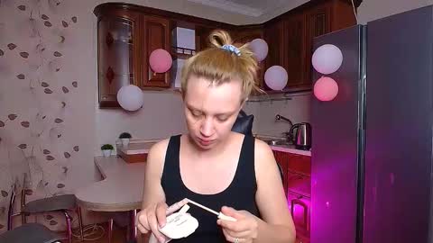 Snapshot of hope_happyyy chatting on September 14, 6:59 am hope happyyy online show from September 14, 6:59 am