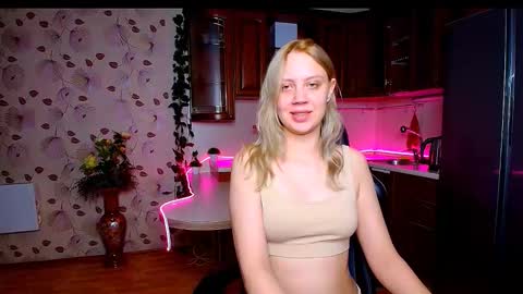 Snapshot of hope_happyyy chatting on October 18, 1:32 am hope happyyy online show from October 18, 1:32 am