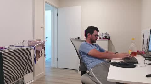 hopefulguy86 online show from January 18, 4:15 am